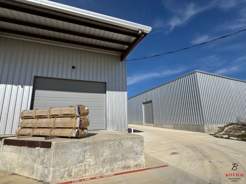 More Photos Of 48 Worth Dr, Boerne Industrial For Lease