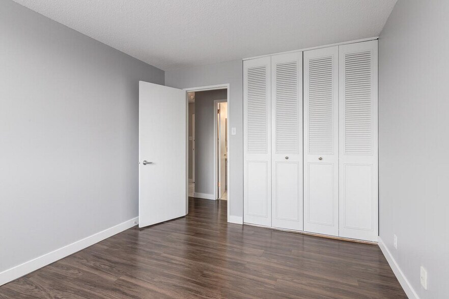 More Photos Of 2105 90 Av SW, Calgary Apartments For Lease