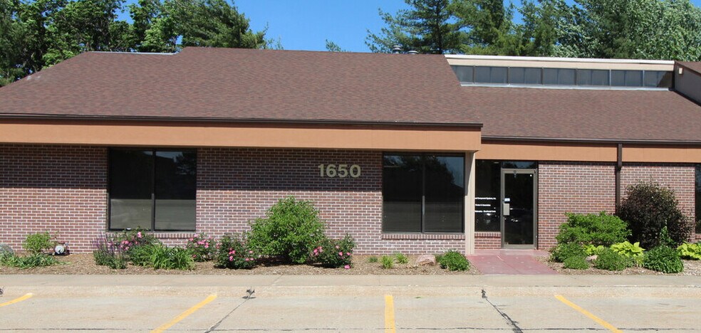 More Photos Of 1650 S 70th St, Lincoln Office For Lease