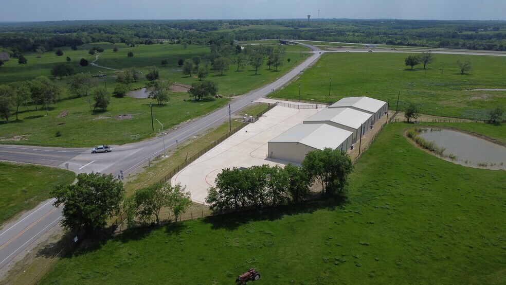 More Photos Of 16013 FM 429, Terrell Flex For Lease