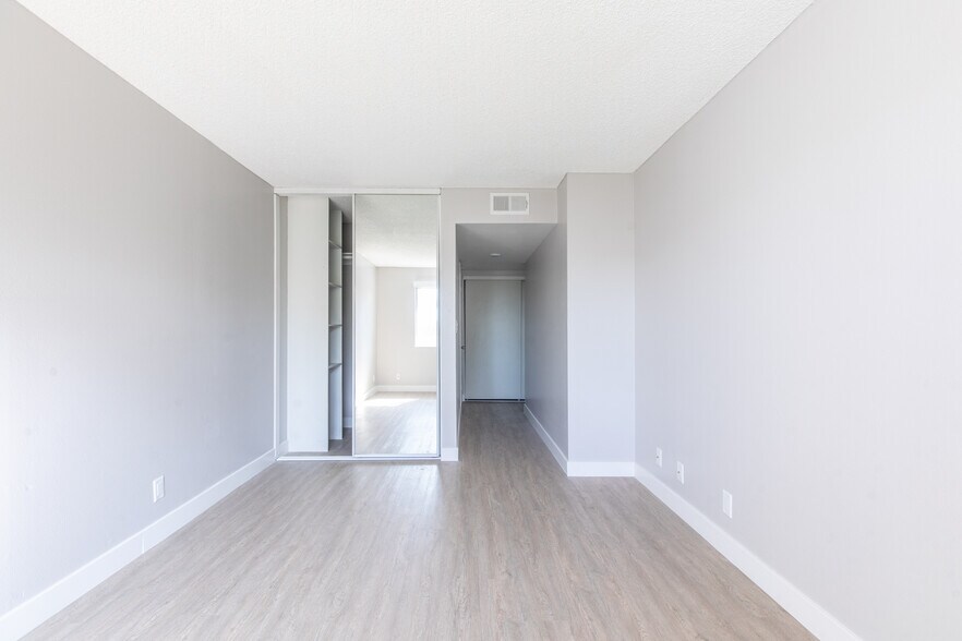 More Photos Of 130 S Alexandria Ave, Los Angeles Apartments For Sale