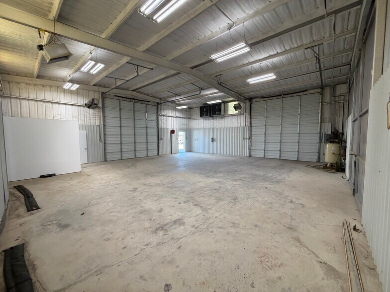 More Photos Of 105 Sunset Acres Ct, Granbury Industrial For Lease