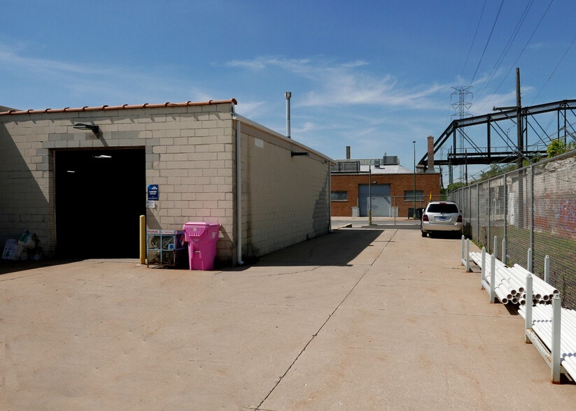 More Photos Of 1658 W Carroll Ave, Chicago Manufacturing For Lease