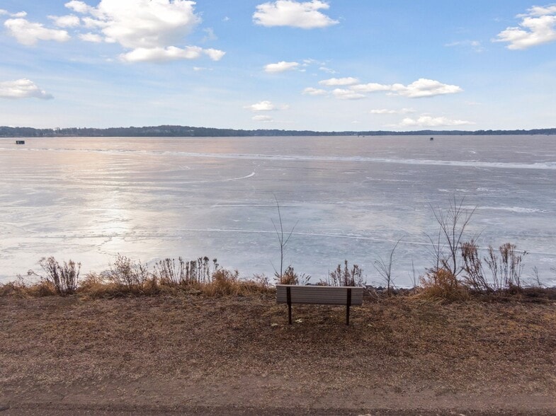 More Photos Of xxx Lake Blvd, Buffalo Apartments For Sale