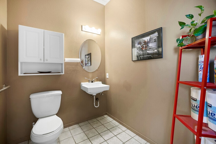 More Photos Of 1633-1651 Boulder City Pky, Boulder City General Retail For Sale
