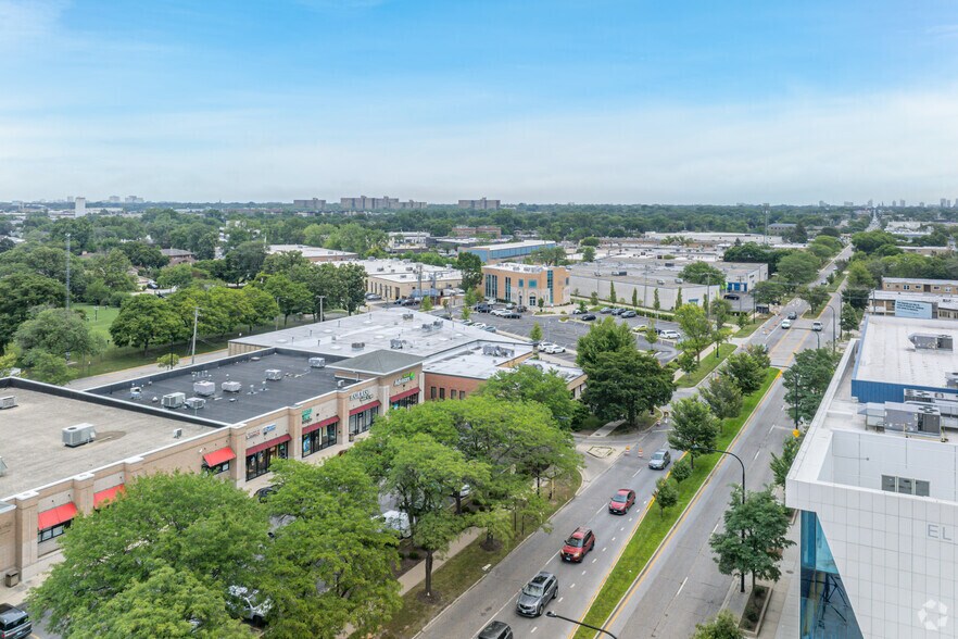 More Photos Of 3924 W Devon Ave, Lincolnwood Light Distribution For Sale