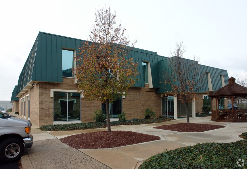 More Photos Of 65 W Street Rd, Warminster Unknown For Lease