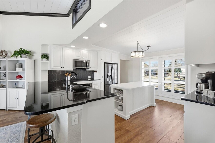 More Photos Of 10115 General Bond Ct, McKinney Airplane Hangar For Sale