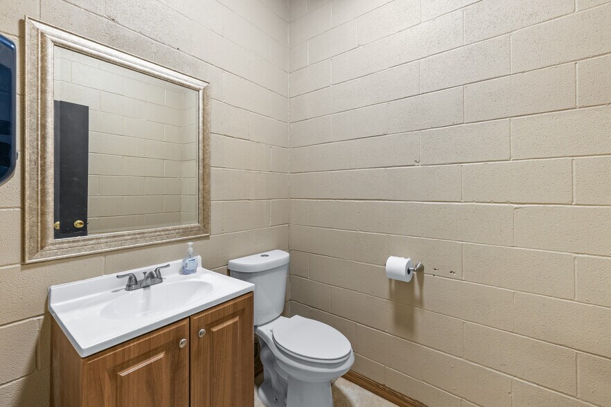 More Photos Of 888 Antler Dr, Casper Warehouse For Sale