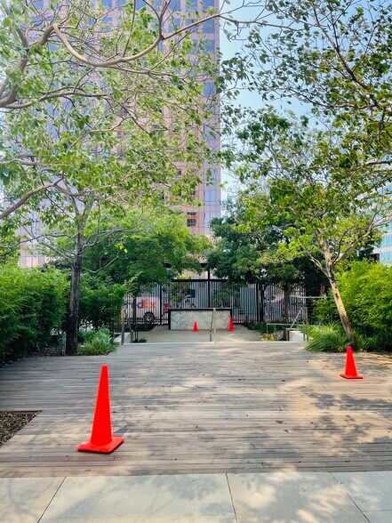 More Photos Of 6420 Wilshire Blvd, Los Angeles Office For Lease