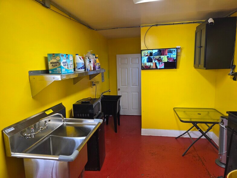 More Photos Of 11111 Wilmington Ave, Los Angeles Storefront Retail Residential For Lease