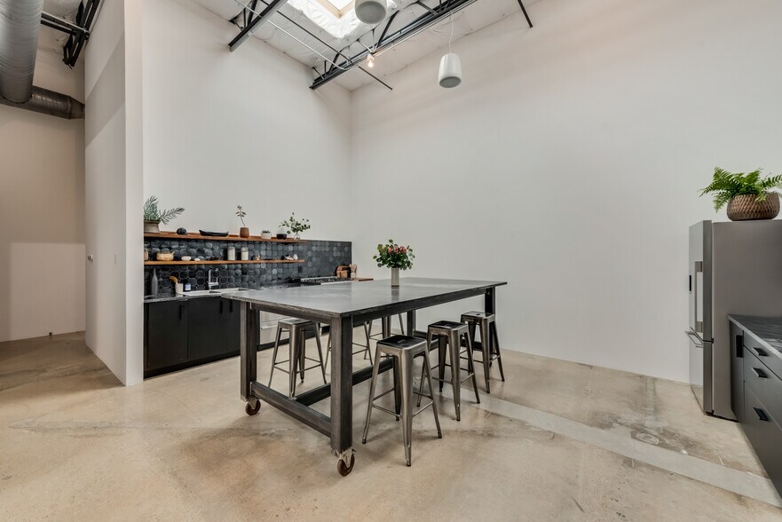 More Photos Of 1380 River Bend Dr, Dallas Loft Creative Space For Lease