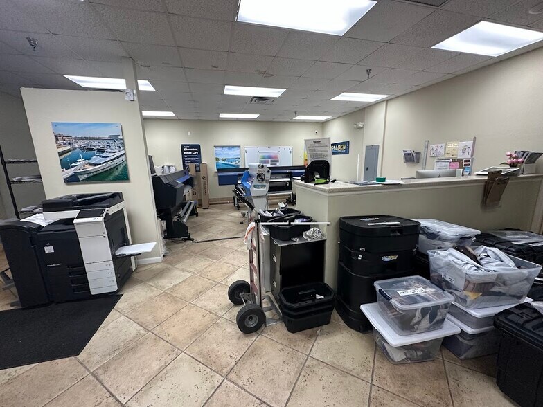 More Photos Of 7904 Interstate Ct, North Fort Myers Warehouse For Lease