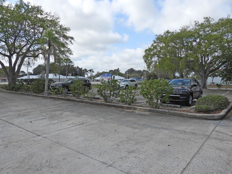 More Photos Of 2061 Palm Bay Rd NE, Palm Bay Office For Lease