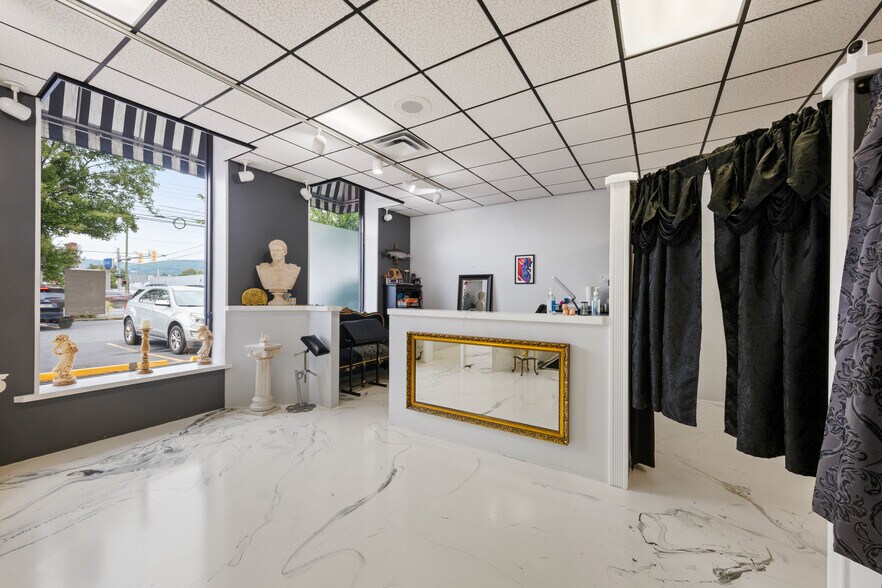 More Photos Of 651 Wyoming Ave, Kingston Freestanding For Lease