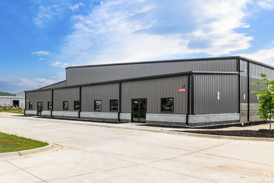 More Photos Of 659 E Randall Wobbe Ln, Springdale Distribution For Lease