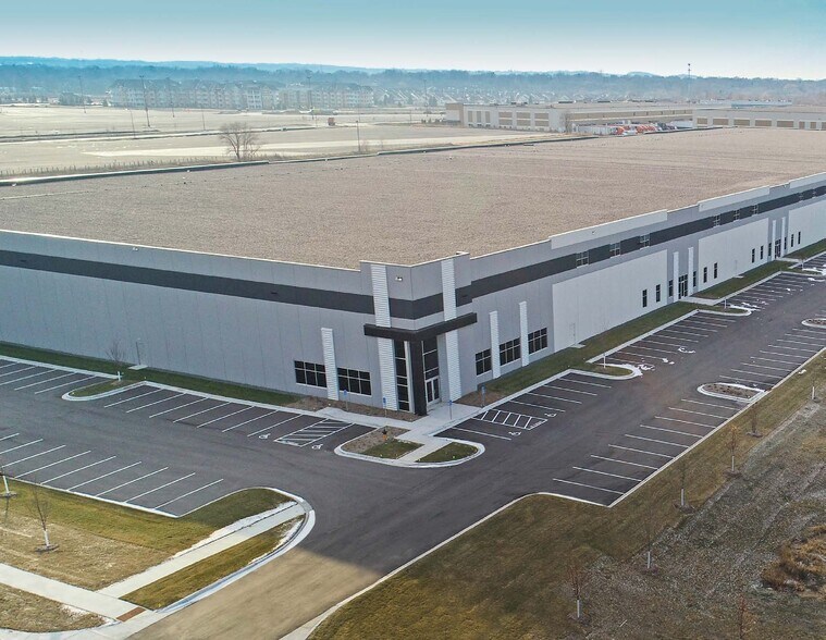 More Photos Of 3200 4th Ave E, Shakopee Distribution For Lease