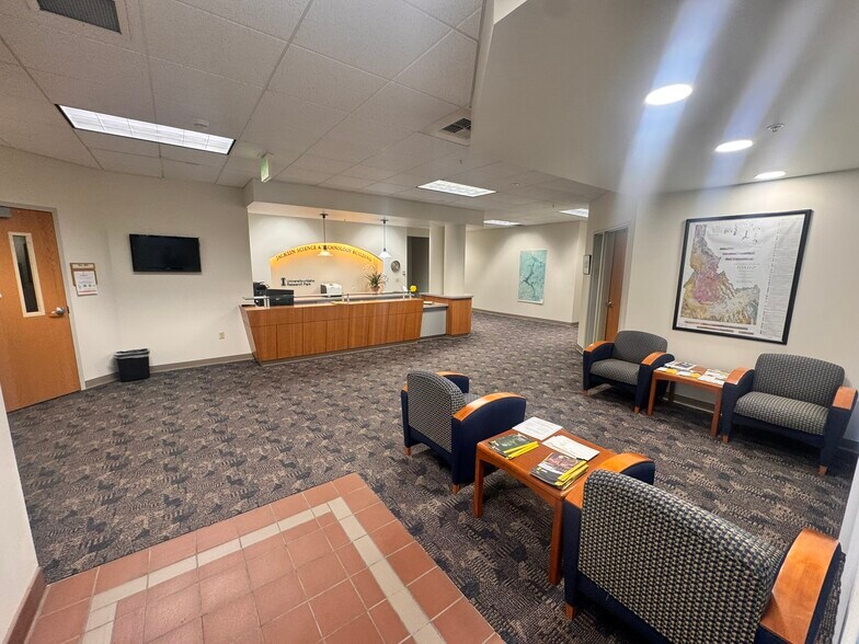 More Photos Of 958 S Lochsa St, Post Falls Office For Lease