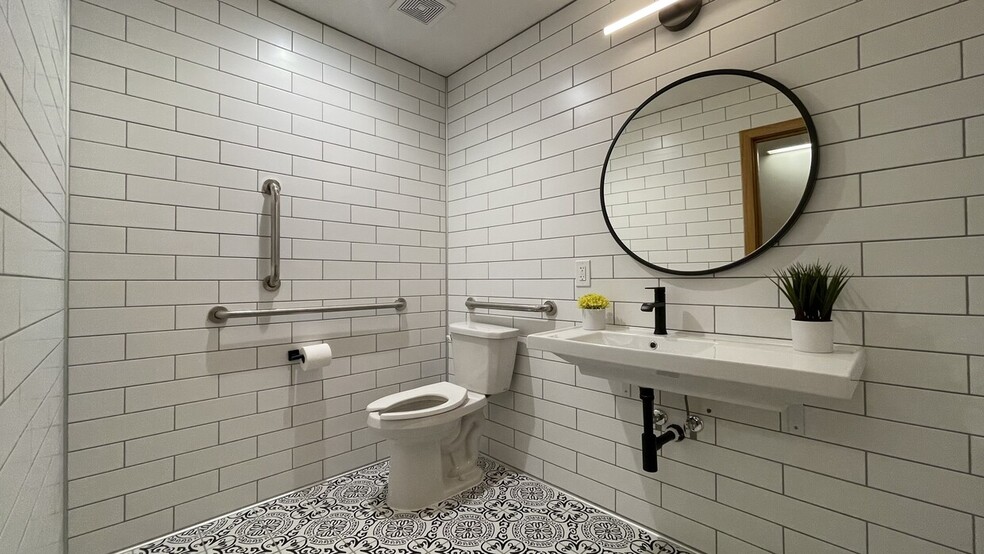 More Photos Of 5101 Thimsen Ave, Minnetonka Medical For Lease