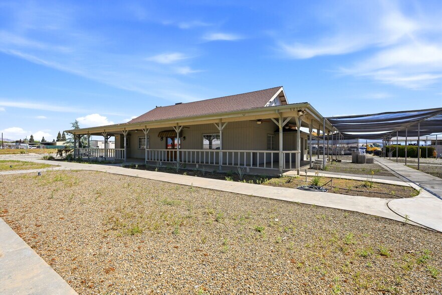 More Photos Of 1260 Buttonwillow Ave, Reedley Warehouse For Sale