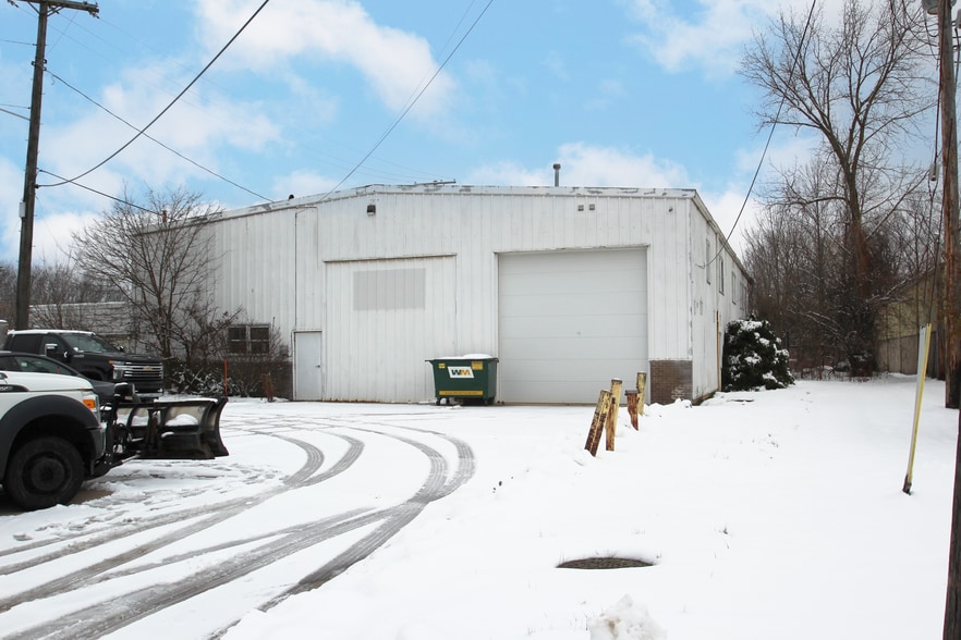 Primary Photo Of 33 Industry Dr, Bedford Warehouse For Sale