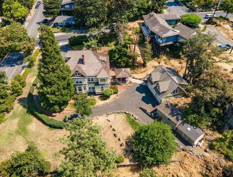 More Photos Of 608 W 6th St, The Dalles Specialty For Sale