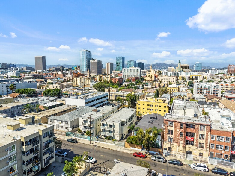 More Photos Of 2763 San Marino St, Los Angeles Apartments For Sale