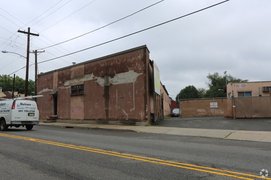 More Photos Of 622 Lexington Ave, Clifton Manufacturing For Lease