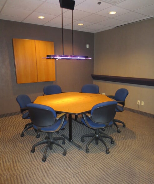 More Photos Of 125-175 Jackson Ave N, Hopkins Light Distribution For Lease