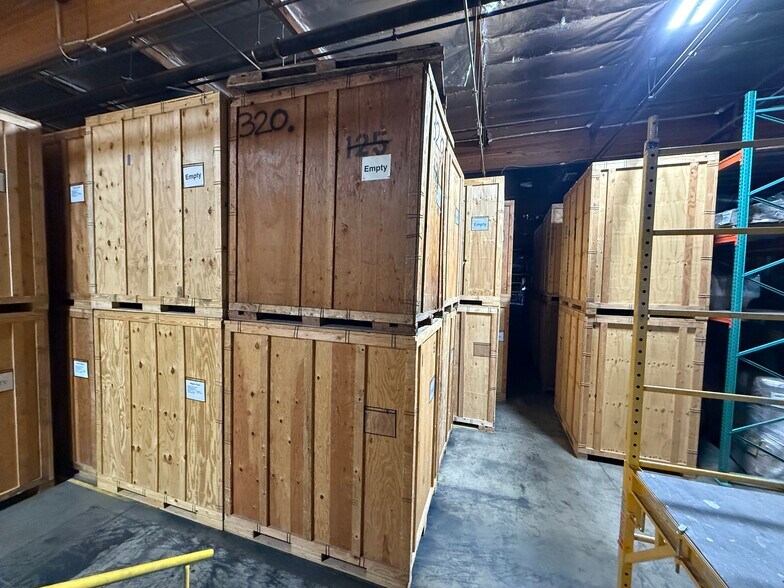 More Photos Of 8929 Oso Ave, Chatsworth Manufacturing For Lease