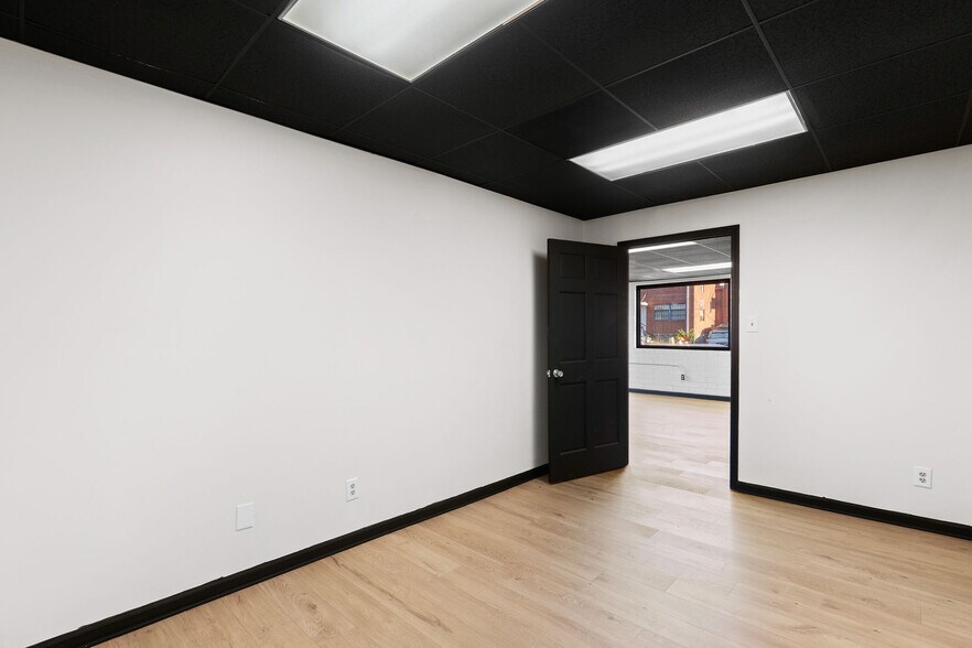 More Photos Of 1310 Headquarters Dr, Greensboro Showroom For Sale