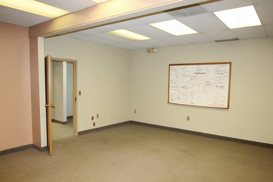 More Photos Of 2656 S Arlington Rd, Akron Office For Lease