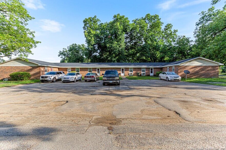 More Photos Of 6429 Starbrook Dr, Fayetteville Apartments For Sale