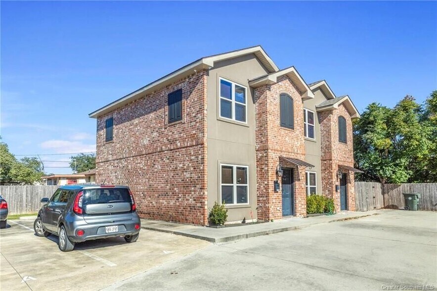 More Photos Of 2703 Enterprise Blvd, Lake Charles Apartments For Sale