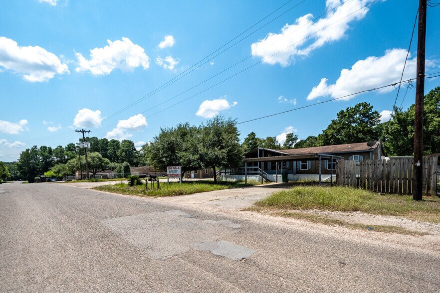 More Photos Of 123 Business Park Dr, Willis Warehouse For Sale