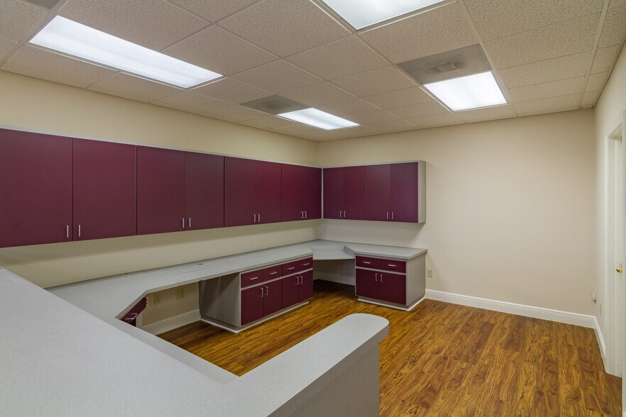 More Photos Of 1425 Viscaya Pky, Cape Coral Medical For Lease