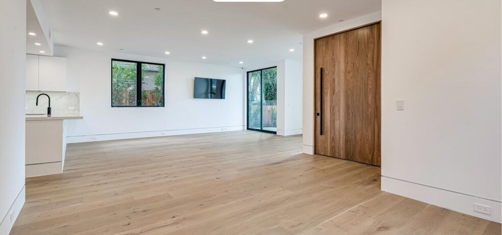 Primary Photo Of 612 & 614 5th Ave, Venice Apartments For Sale