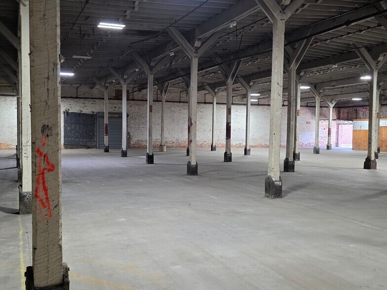 More Photos Of 827 Douglas Ave, Portsmouth Warehouse For Lease