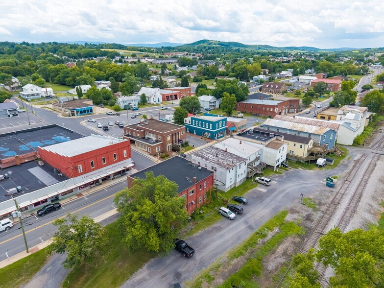 More Photos Of 162-166 N Main St, Broadway Office For Sale