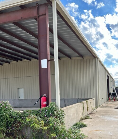 More Photos Of 1658 County Road 412, Glen Rose Warehouse For Lease