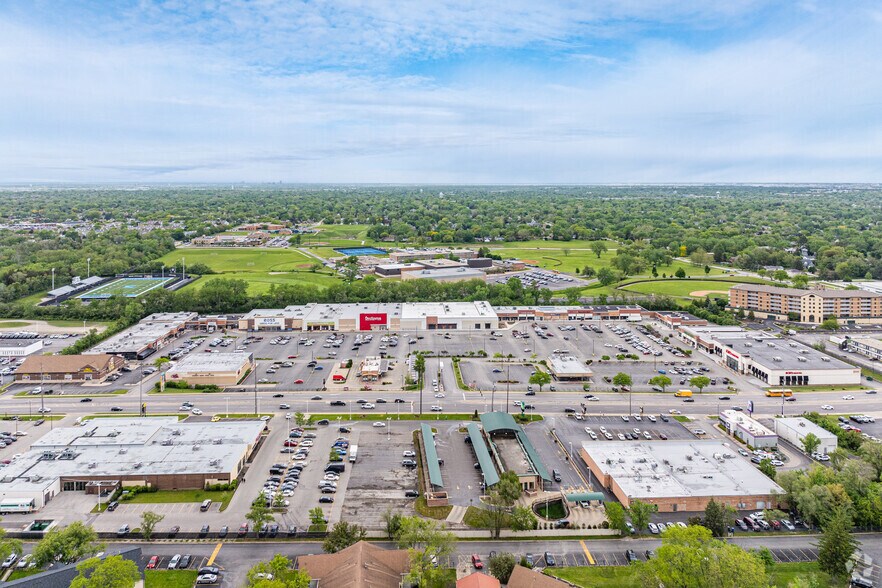 More Photos Of 174 W Roosevelt Rd, Villa Park General Retail For Lease