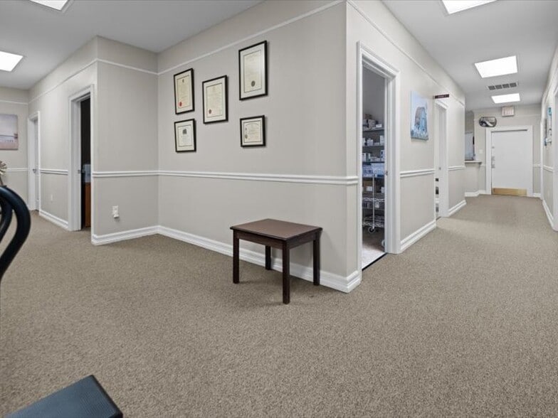 More Photos Of 123 Medical Dr, Palestine Healthcare For Sale