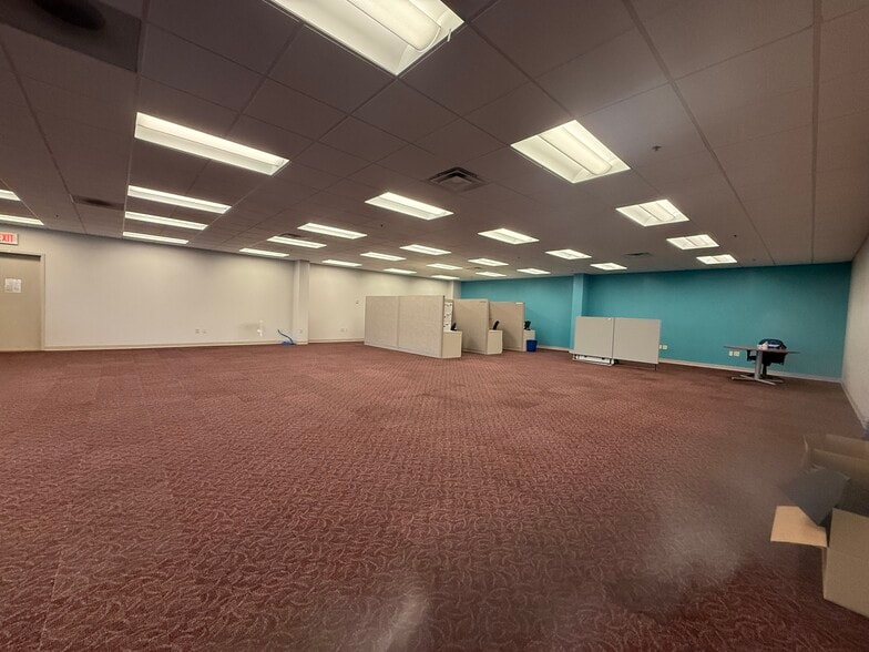 More Photos Of 450 Woodland Ave, Bloomfield Warehouse For Sale