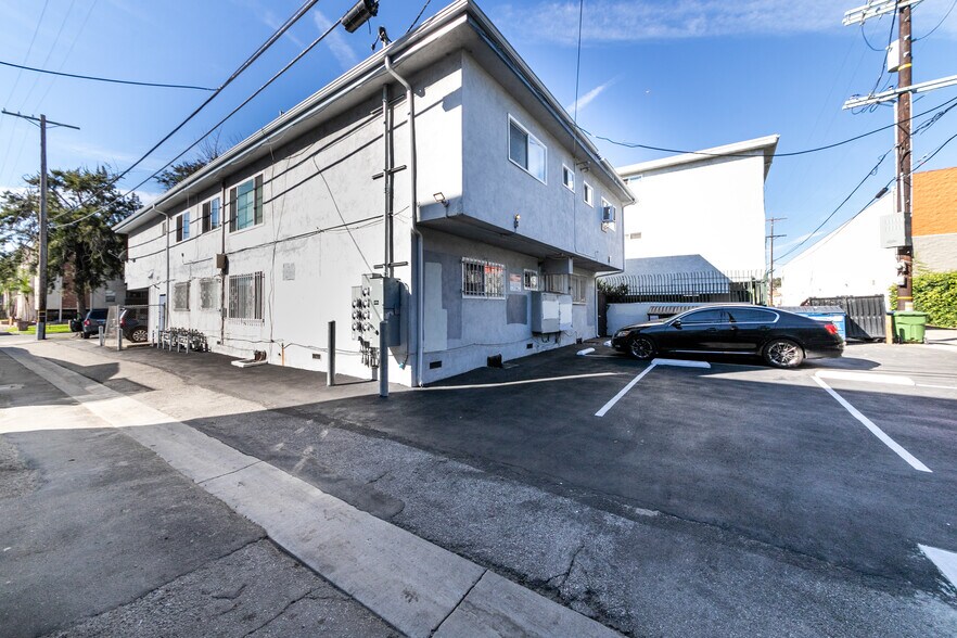 More Photos Of 3766 S Canfield Ave, Los Angeles Apartments For Sale