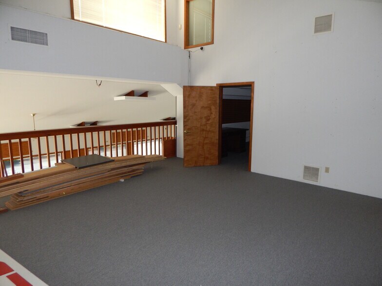 More Photos Of 330 NE Garden Valley Blvd, Roseburg Freestanding For Lease