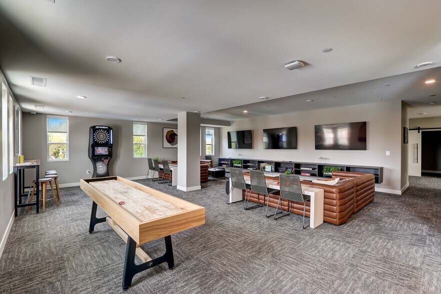 More Photos Of 1425 Ellinwood Ave, Des Plaines Apartments For Lease