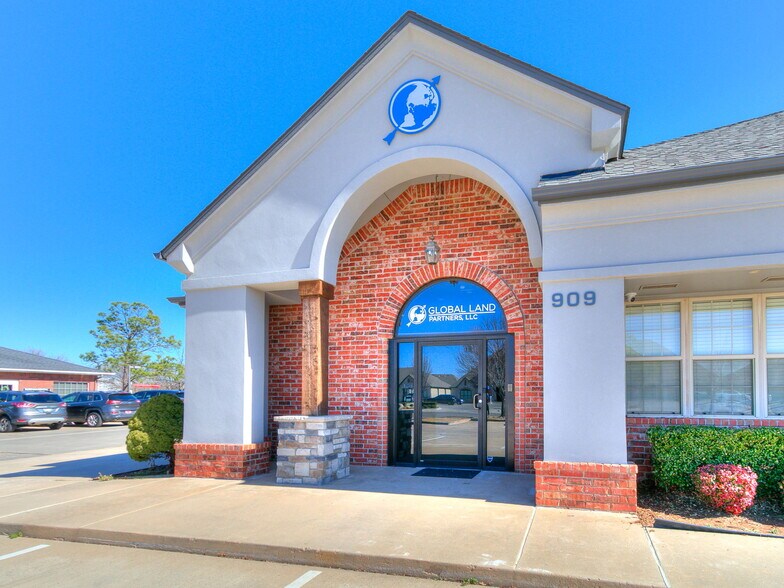 More Photos Of 901-909 Wall St, Norman Office For Lease