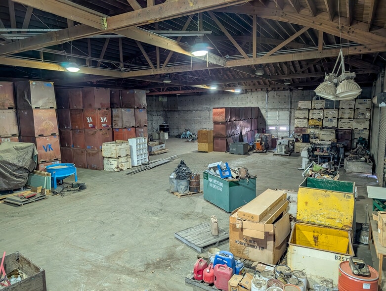 More Photos Of 1621 N Spruce St, La Grande Manufacturing For Sale