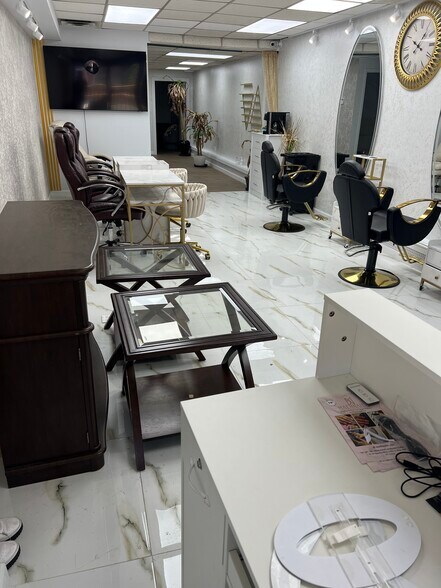 More Photos Of 92-29 Queens Blvd, Rego Park Apartments For Sale