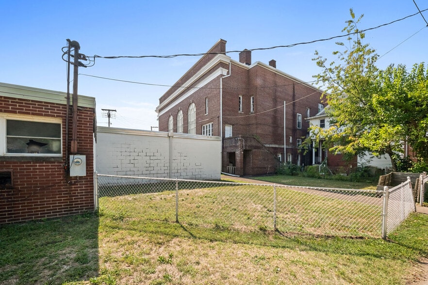 More Photos Of 501 Elizabeth St, Charleston Flex For Sale